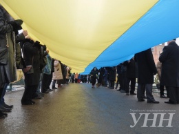Стометровый флаг, "живой" герб, цепь единства - украинцы отметили День Соборности
