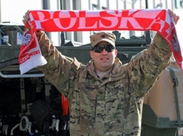 В Польше из попавшего в ДТП грузовика армии США высыпались танковые снаряды