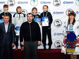 Запорожцы завоевали три награды на международном борцовском турнире