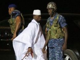 Президент Гамбии покинул страну вместе с бюджетом