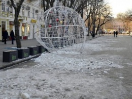 Новогодние украшения исчезнут с улиц Одессы (ФОТО)