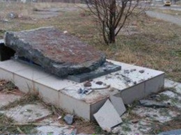В Одесской обл. вандалы повредили Памятный знак жертвам Холокоста