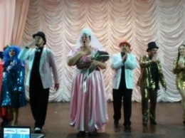 В Добропольском районе состоялся спектакль «За двумя зайцами»