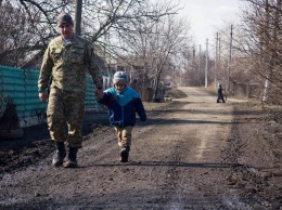 Николаевцам предлагают собрать гостинцы для детей Донбасса