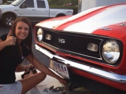 Пятничный позитив: 18-летняя гонщица и ее драговый Chevrolet Camaro