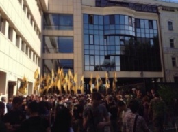 Бойцы полка «Азов» заблокировали здание ГФС