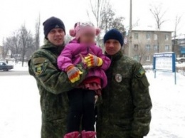 Добропольские полицейские спасли от переохлаждения шестилетнюю озябшую девочку (ФОТО)