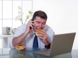 Ученые назвали список профессий, которые ведут к ожирению