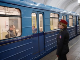Женщина с ребенком угодила под поезд в московском метро
