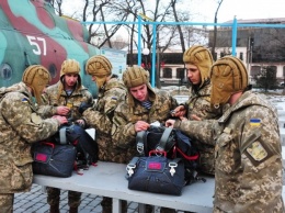 Одесские курсанты-десантники осваивают польские парашюты