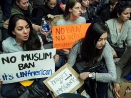 Суд США временно отменил указ Трампа о мигрантах