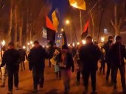 День памяти героев Крут на Донбассе: шествия и взрыв в Славянске