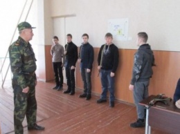 В Мирнограде школьники изучали «Уставы Вооруженных Сил Украины»