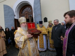 Александр Вилкул привез в Днепр мощную чудотворную святыню - самую большую в Украине частицу Животворящего Креста Господнего