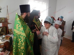 Епископ Бердянский и Приморский Ефрем провел молебен в противотуберкулезном диспансере