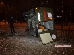 В центре Николаев перевернулся автомобиль скорой помощи, - СМИ