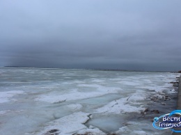 Морозы спасли от затопления городской пляж Геническа