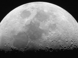 Ученые выяснили, когда Луна упадет на Землю