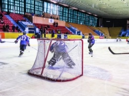 В Одессе определяют определяют чемпиона города по хоккею
