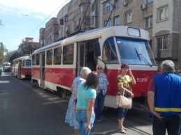 В Киеве водитель забыл автомобиль на трамвайных путях