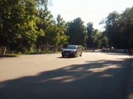 Наглые киевские водители решили объехать ул. Борщаговскую по аллее КПИ