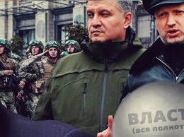 Киевские пауки начали грызню за контроль над армией