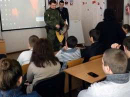 В Мирноградской ОШ №10 правоохранители местного отделения полиции провели урок правового характера