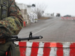 Луганчане вынуждены по 8 часов стоять в очередях, чтобы попасть в Станицу Луганскую