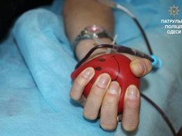 Одесские патрульные стали донорами крови для онкобольных детей