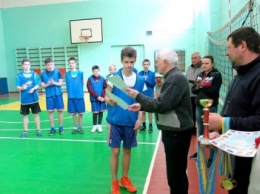 За звание лучших баскетболистов соревновались 8 сборных команд школ Мирнограда