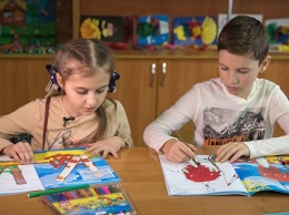 По мотивам стройки моста в Крыму для детей придумали раскраску со стихами