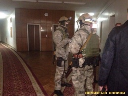Янтарные войны: силовики обыскали Волынский облсовет, местные власти обвинили Киев