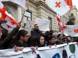 В Тбилиси прошла акция в поддержку грузинского телеканала «Рустави 2»
