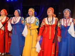 В Северодонецке состоялся юбилейный концерт руководителя народного хора "Козачьи напевы" (фото)