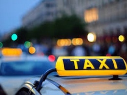 Водитель нового одесского такси среди ночи выгнал клиенку на улицу