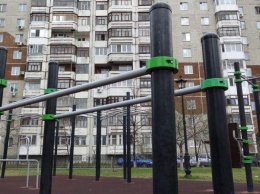 Отремонтированную спортплощадку в Киеве признали травмоопасной