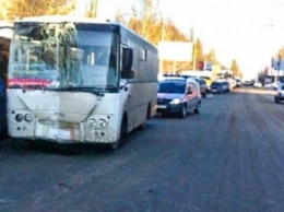 В Самаре пассажирский автобус Hyundai с пассажирами врезался в столб