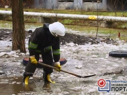 Талая вода подтапливает частные дома Павлограда (ФОТОРЕПОРТАЖ)