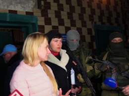Журналист обнародовал фото и видео визита Н. Савченко к пленным