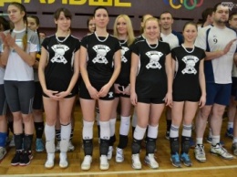 В Каменском открылся турнир по волейболу