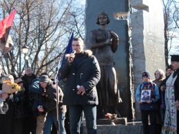 Кличко открыл в Бабьем Яру памятник поэтессе-националистке, которая служила немцам, а потом была расстреляна ими