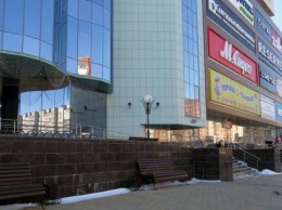 В Киеве с третьего этажа ТРЦ выпал мужчина