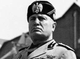 Муссолини занимался сексом с четырьмя женщинами в день [фото]