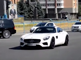 Кризиса нет: в Киеве появился очередной спорткар Mercedes-AMG GT