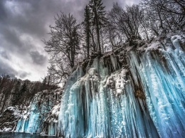 Водопады в плену льда: уникальные кадры