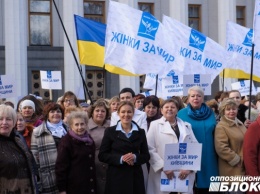 В канун 8 марта украинские женщины провели предупредительную мирную акцию