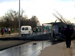 В Севастополе перевернулся грузовик с асфальтобетоном