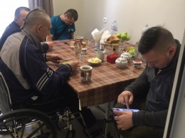 Волонтеры посетили солдат в ирпенском госпитале: назван список необходимых им вещей