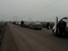Донбасские пункты пропуска: в субботу днем КПВВ «Марьинка» не радует, КПВВ «Майорск» - удивляет