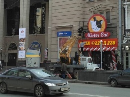 Сила Facebook: киевляне заставили пиццерию демонтировать вывеску в центре Киева